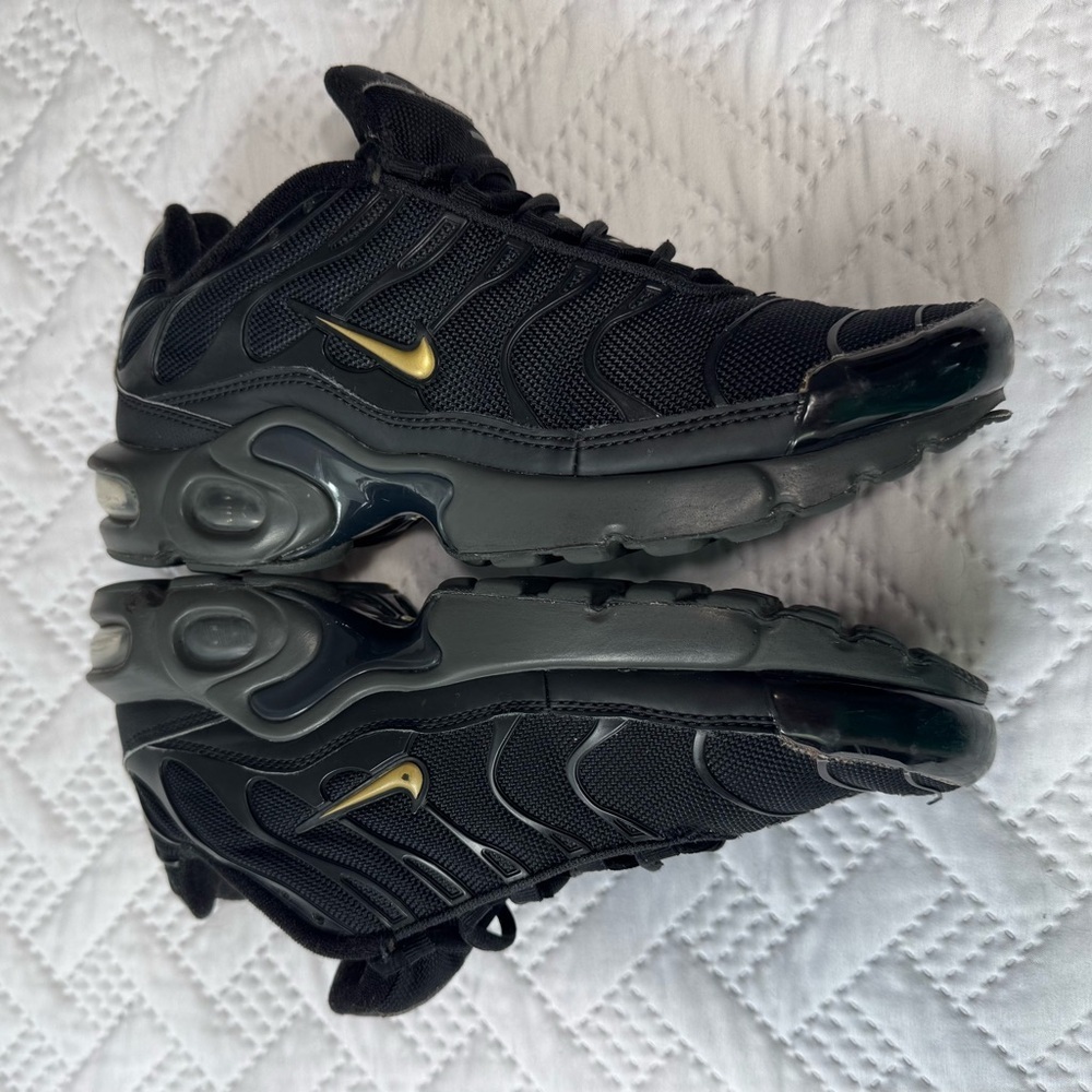 Nike Air Plus TN Black Grey Sneakers Gold Details US 6.5Y Woman 8 - Picture 5 of 13